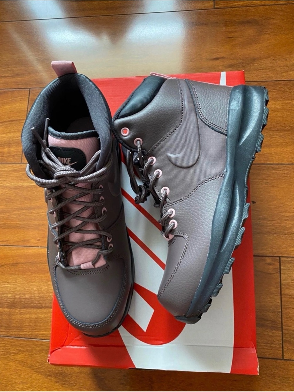 New girls Nike sz 6Y, 7Y Brown & Pink Boots